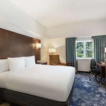 Doubletree By Hilton Cape Cod - Hyannis Hotel Exterior photo